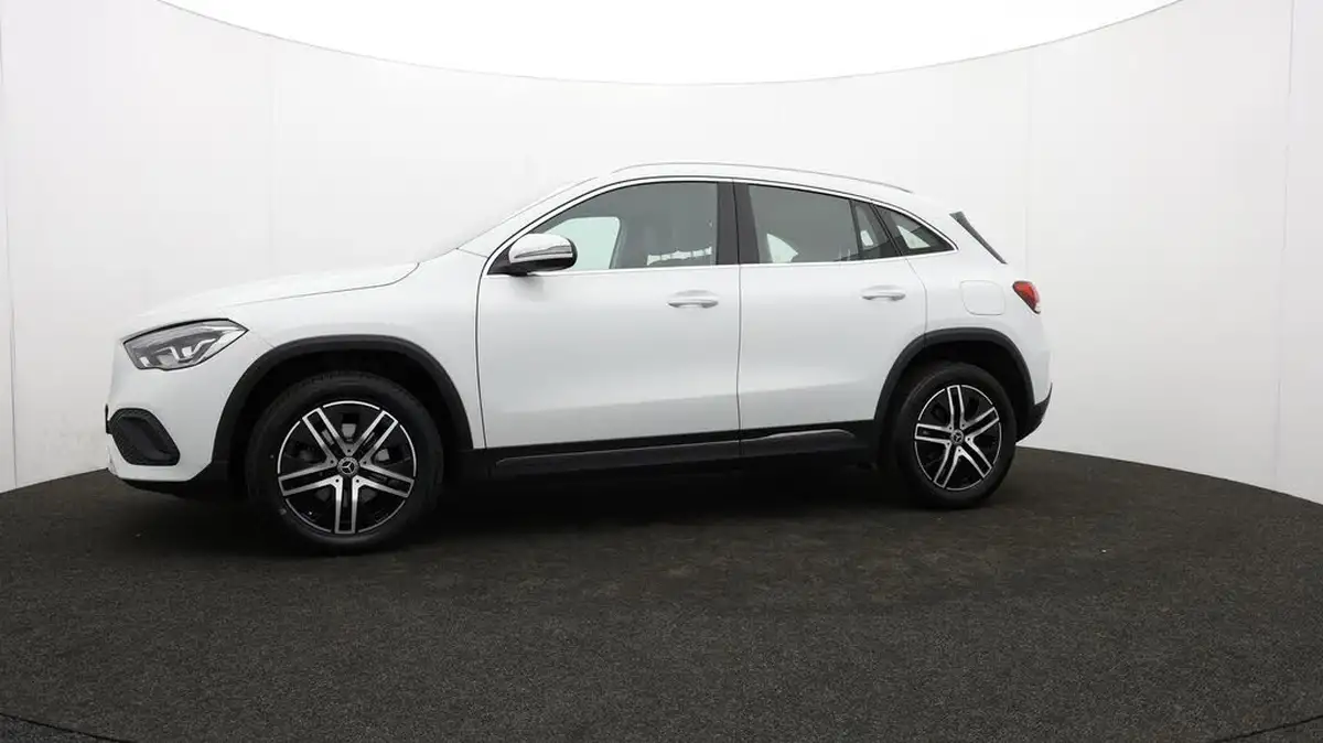2021-mercedes-benz-gla-class-20d-gla-200d-sport-big-61