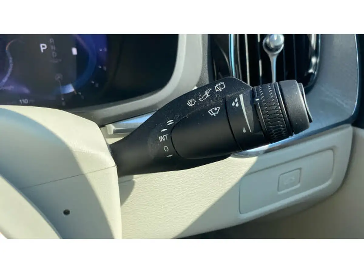 2023-volvo-xc60-20-b5-core-big-23