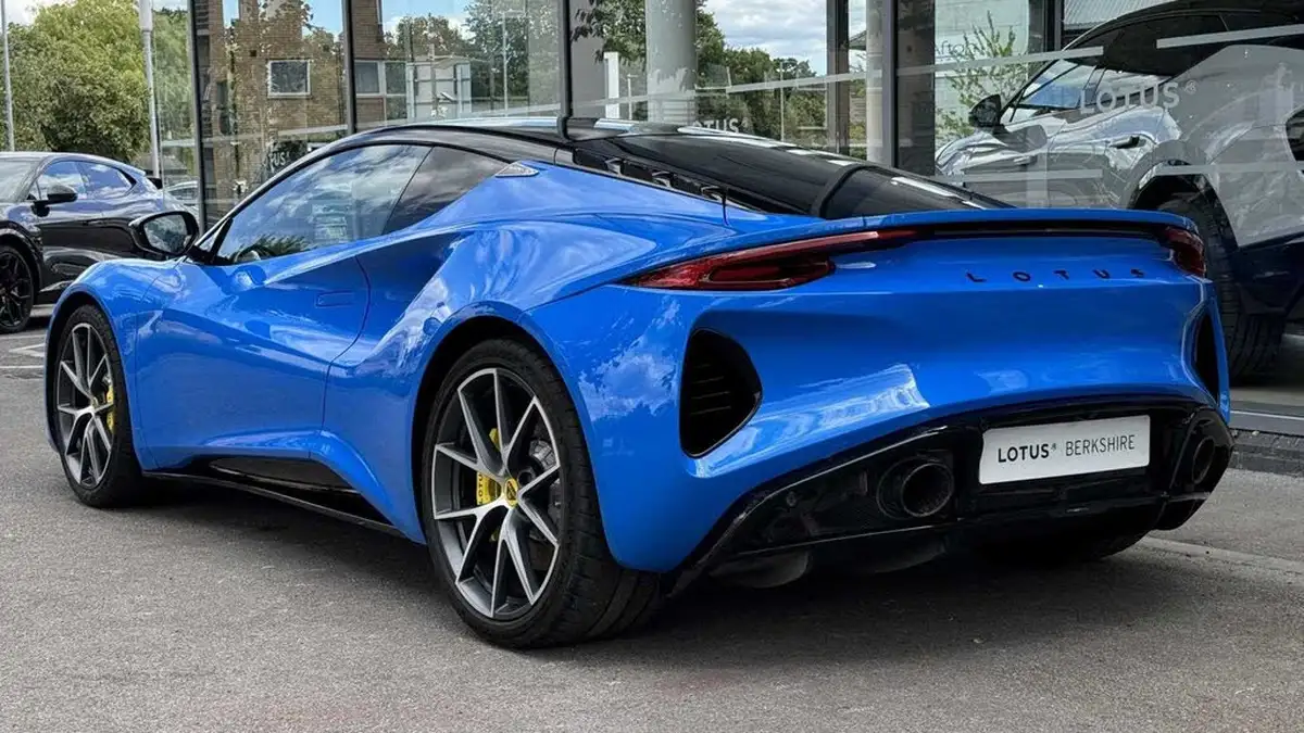2024-lotus-emira-35-first-edition-v6-big-4