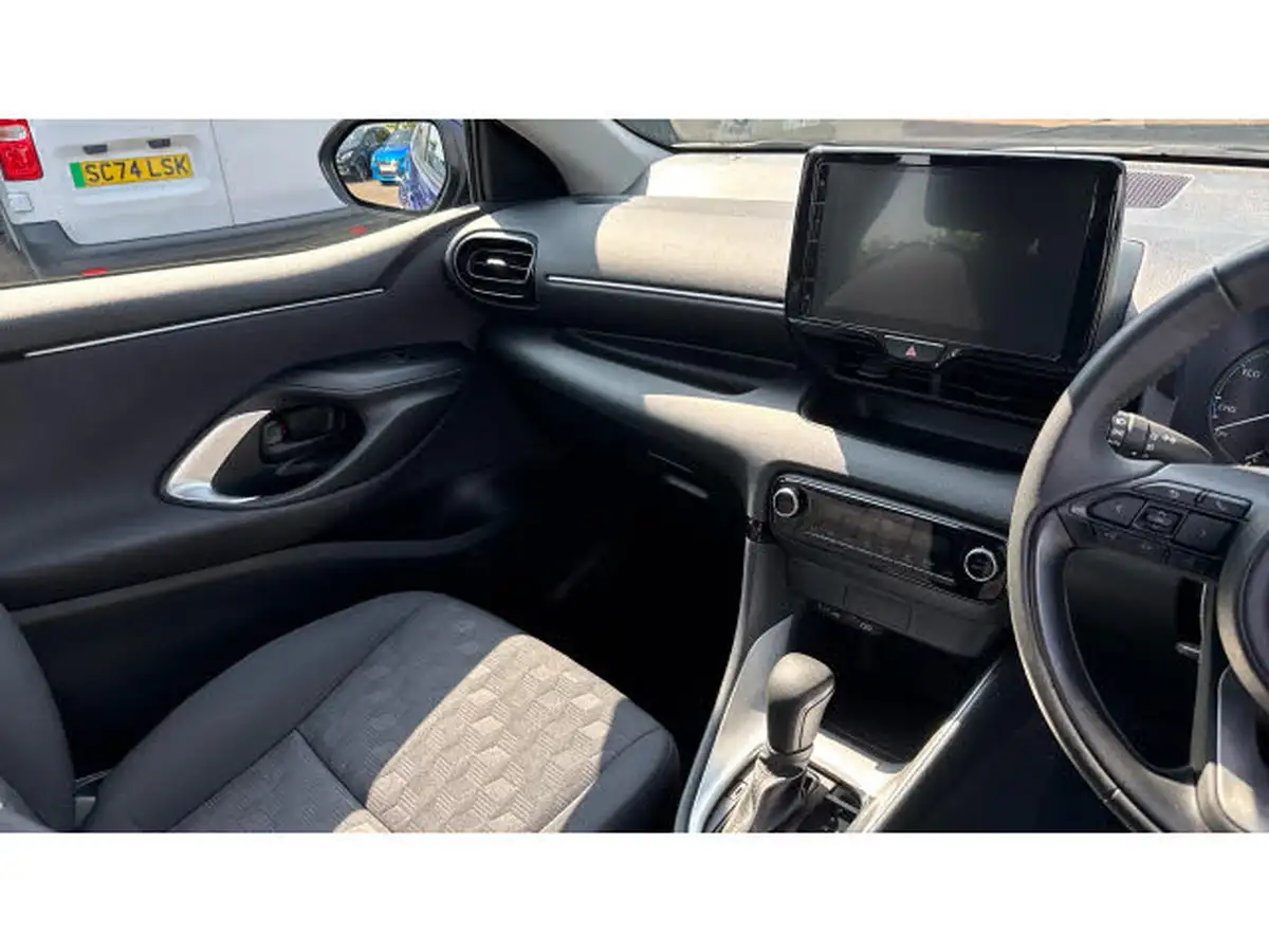 2025-toyota-yaris-15-vvt-i-icon-big-13