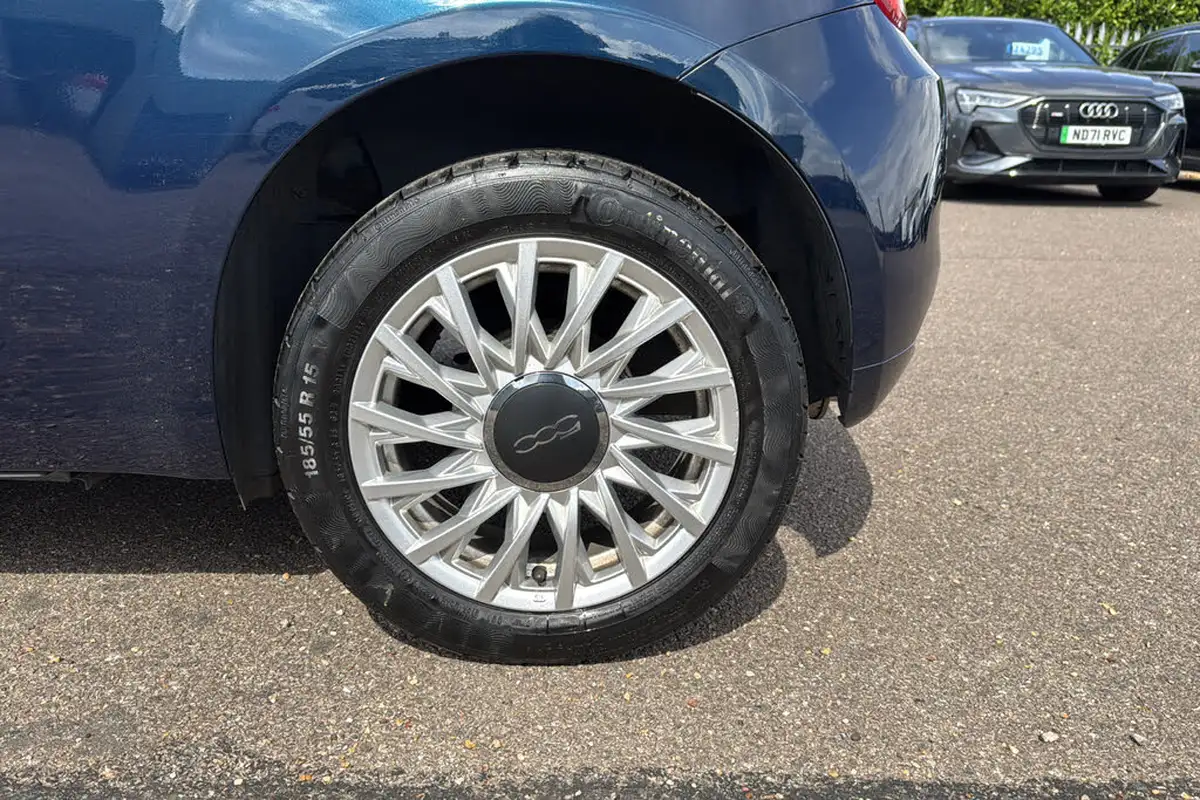 2018-fiat-500-12-lounge-big-27