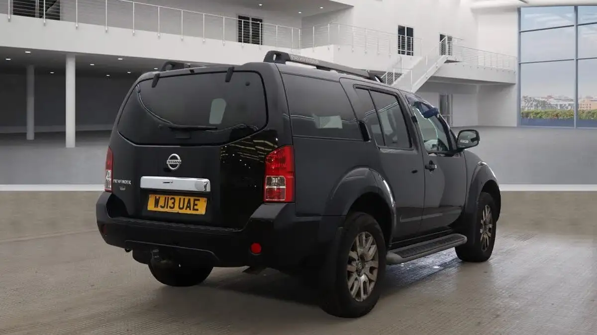 2013-nissan-pathfinder-25td-tekna-big-3