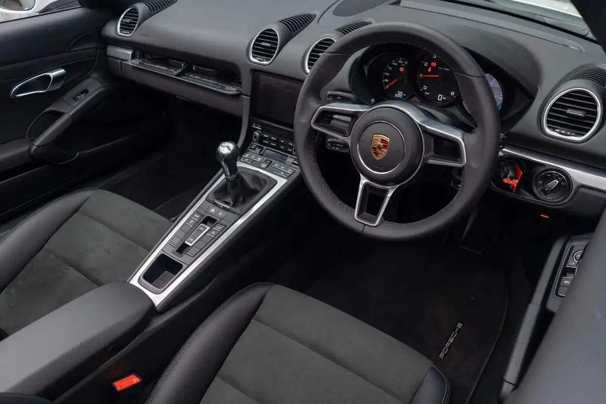2024-porsche-boxster-718-20-boxster-big-10