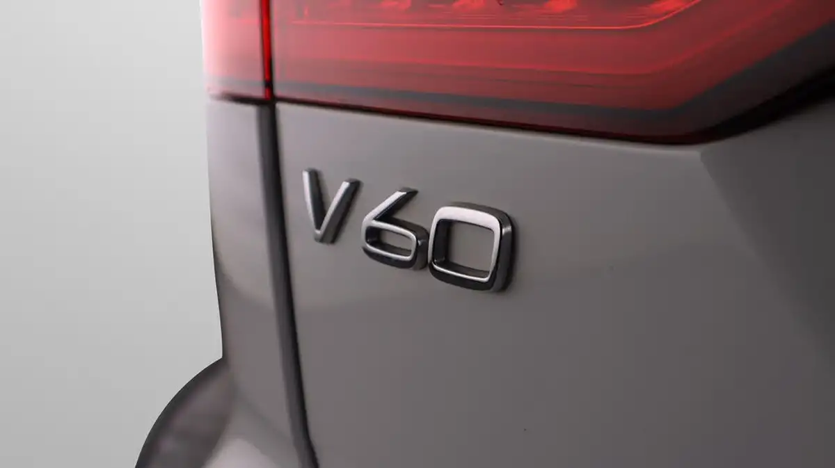 2020-volvo-v60-20-b3-momentum-big-21