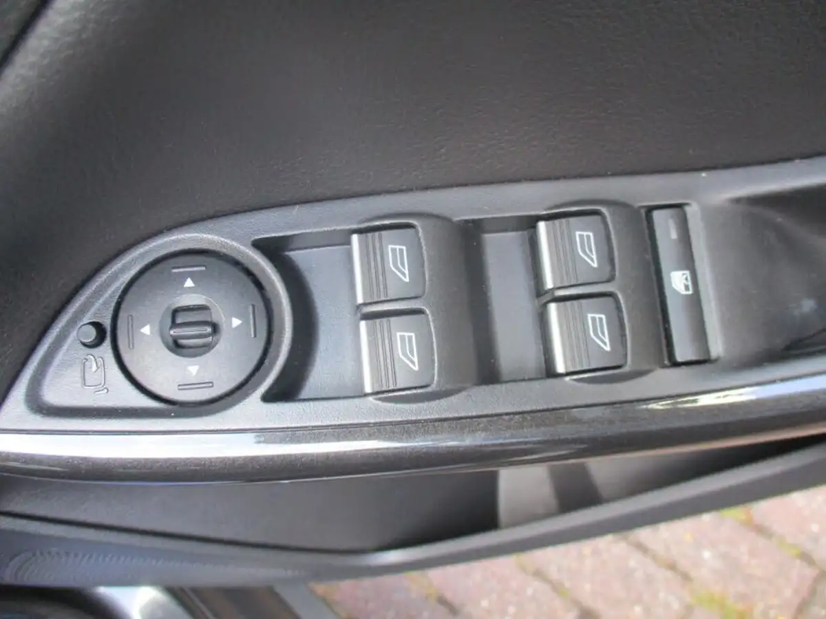 2015-ford-focus-15-titanium-hatchback-big-46