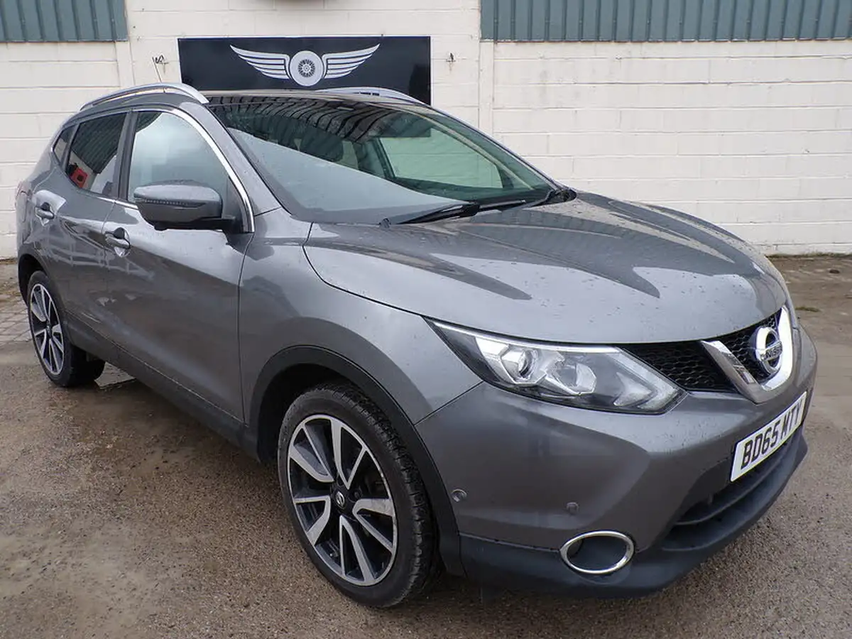 2015-nissan-qashqai-16dci-tekna-big-9