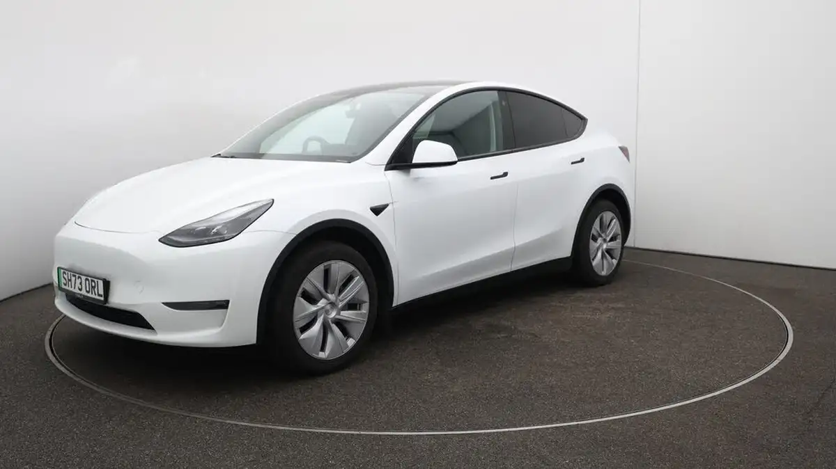 2023-tesla-model-y-e-long-range-big-66