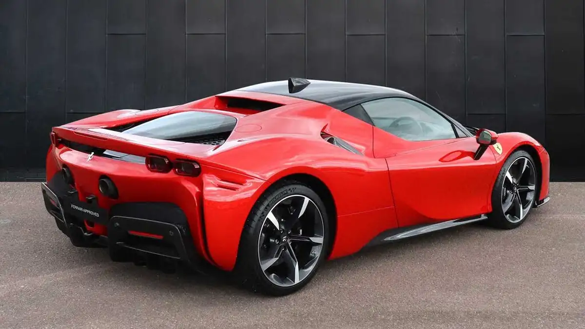 2021-ferrari-sf90-stradale-big-6