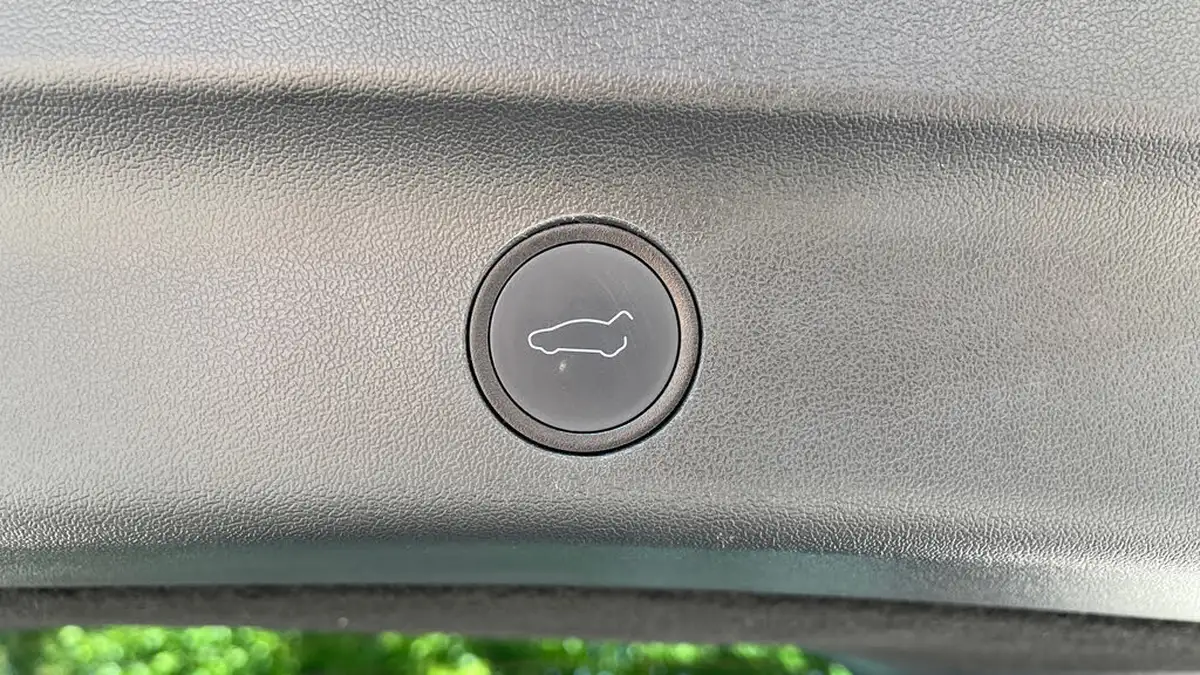 2023-tesla-model-y-e-rwd-big-21