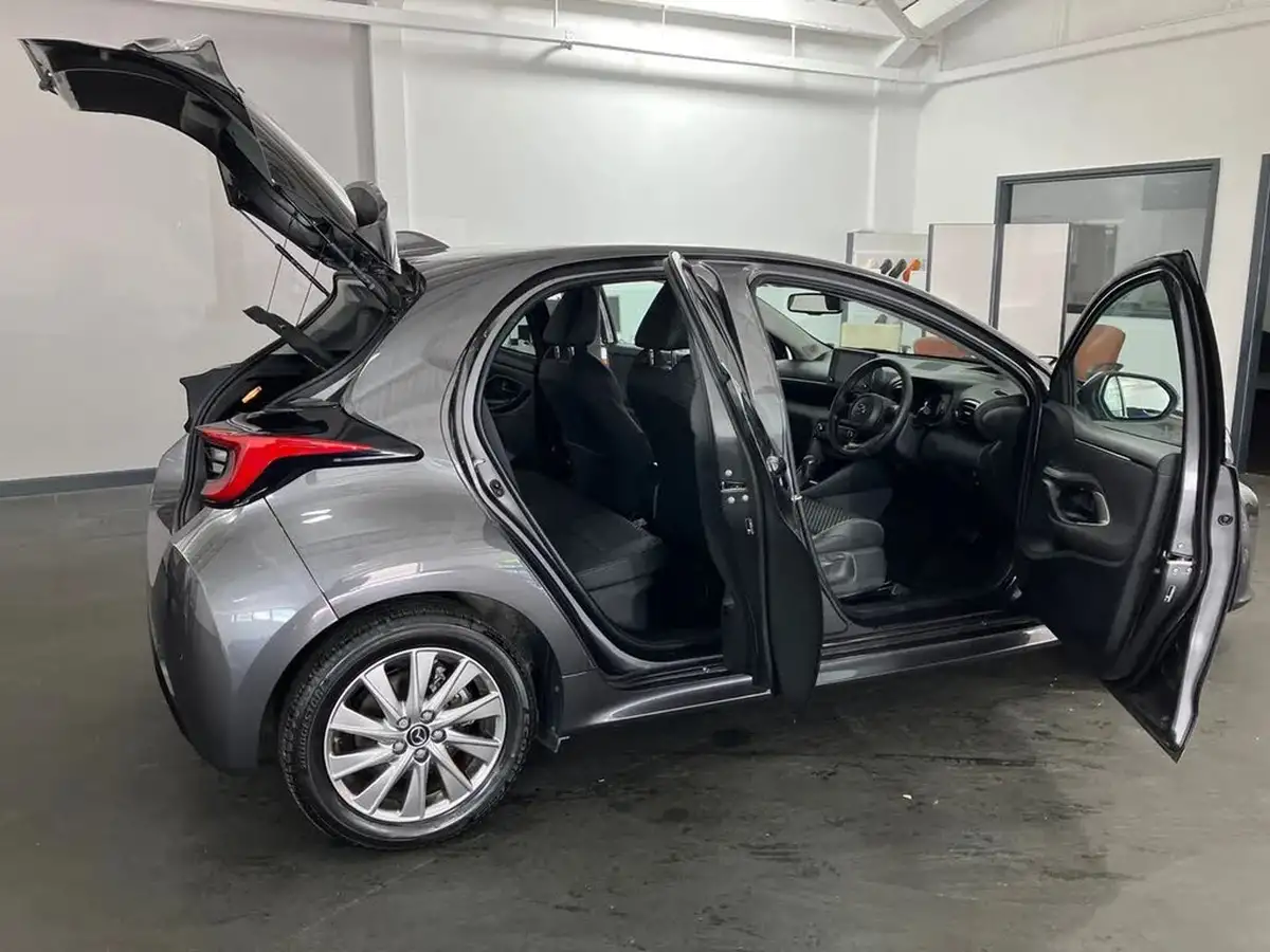 2023-mazda-mazda2-15-select-big-39