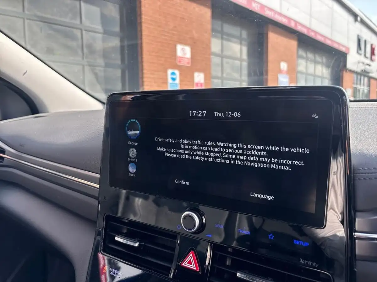 2021-hyundai-ioniq-e-premium-se-electric-100kw-big-21
