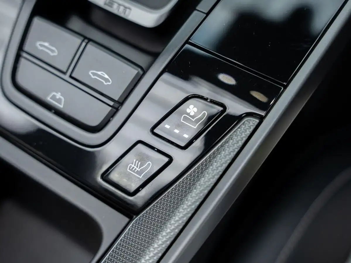 2020-porsche-911-30-carrera-s-coupe-pdk-big-25