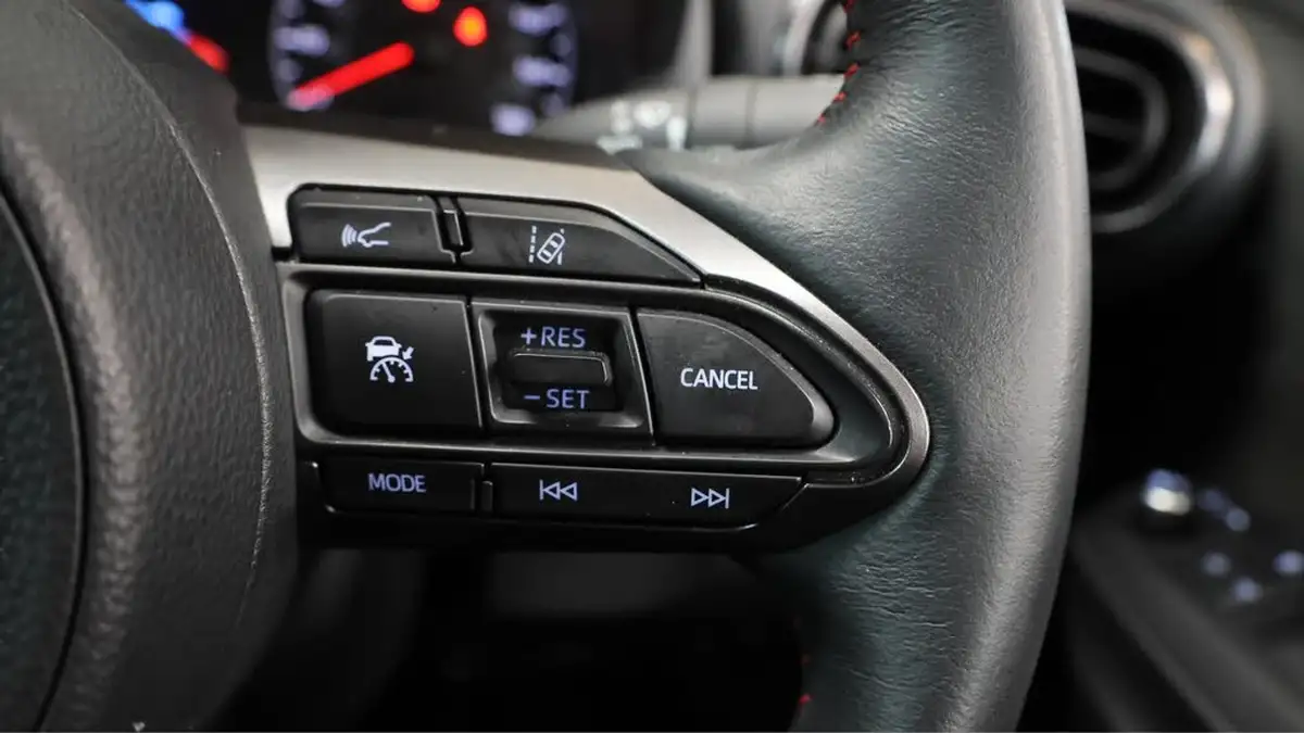 2021-toyota-yaris-16-gr-circuit-pack-big-40