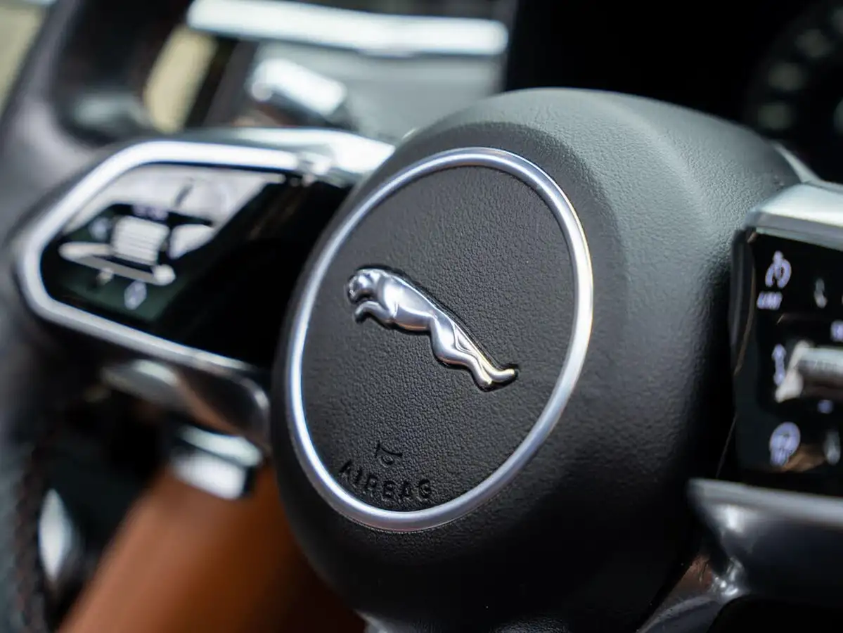 2022-jaguar-f-pace-50-v8-p550-svr-big-36