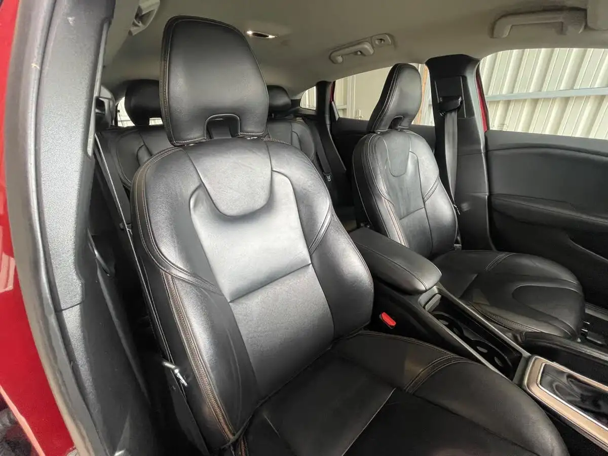 2015-volvo-v40-16td-d2-cross-country-lux-powershift-big-27