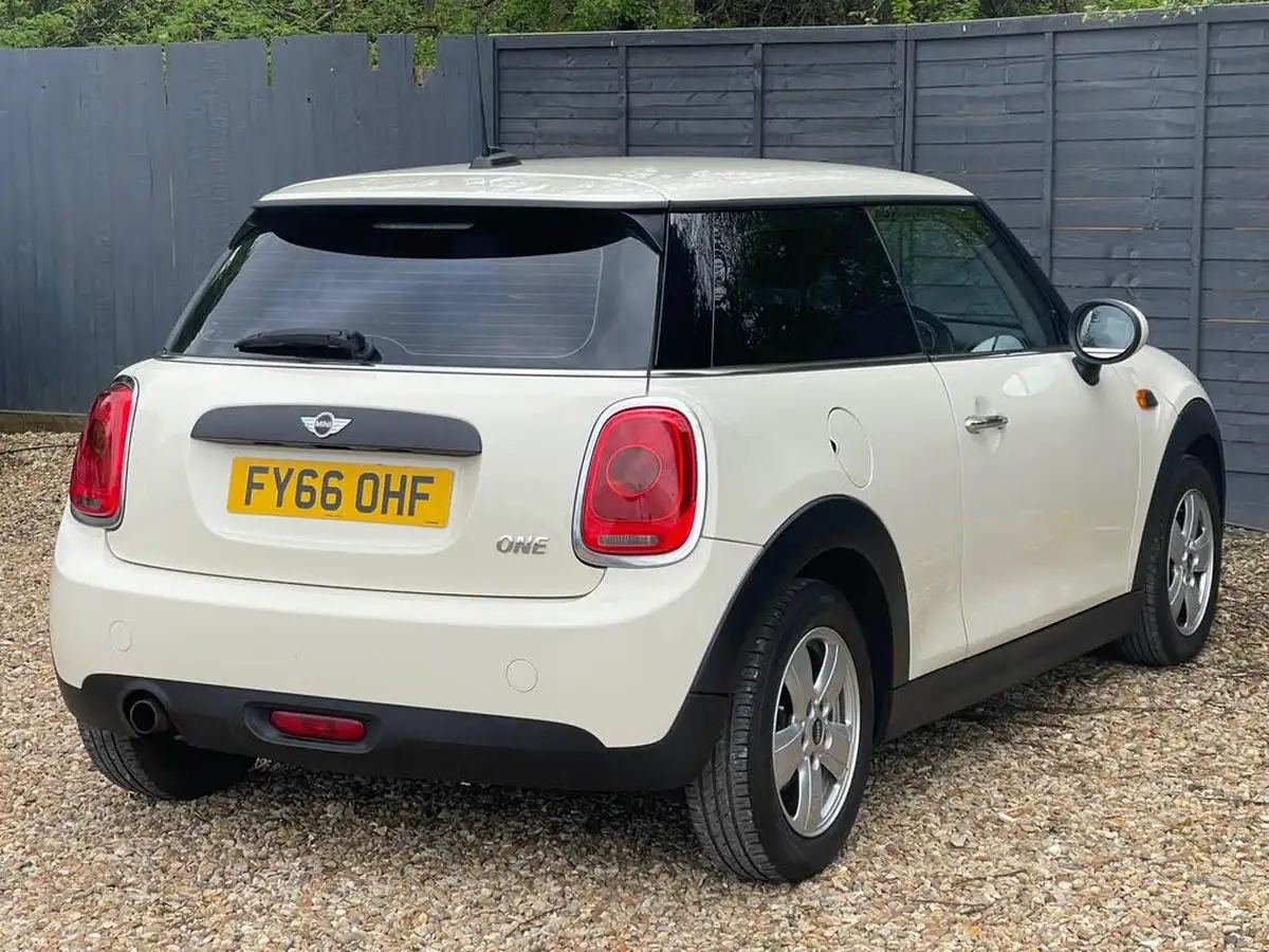 2016-mini-cooper-12-one-3d-big-9