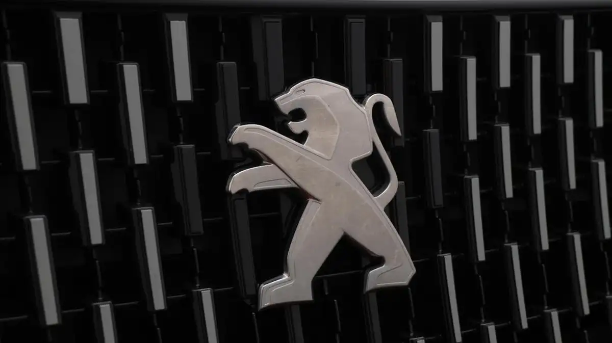 2022-peugeot-2008-suv-12-puretech-gt-big-22