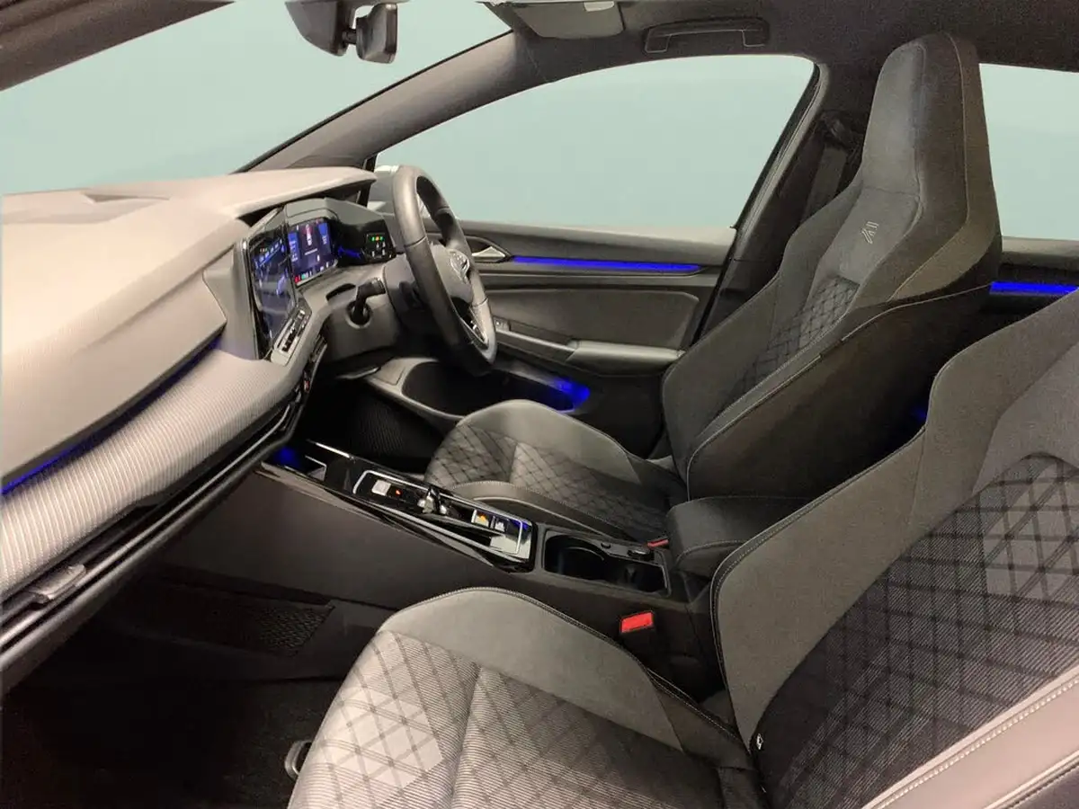 2023-volkswagen-golf-15-etsi-r-line-hatchback-big-3