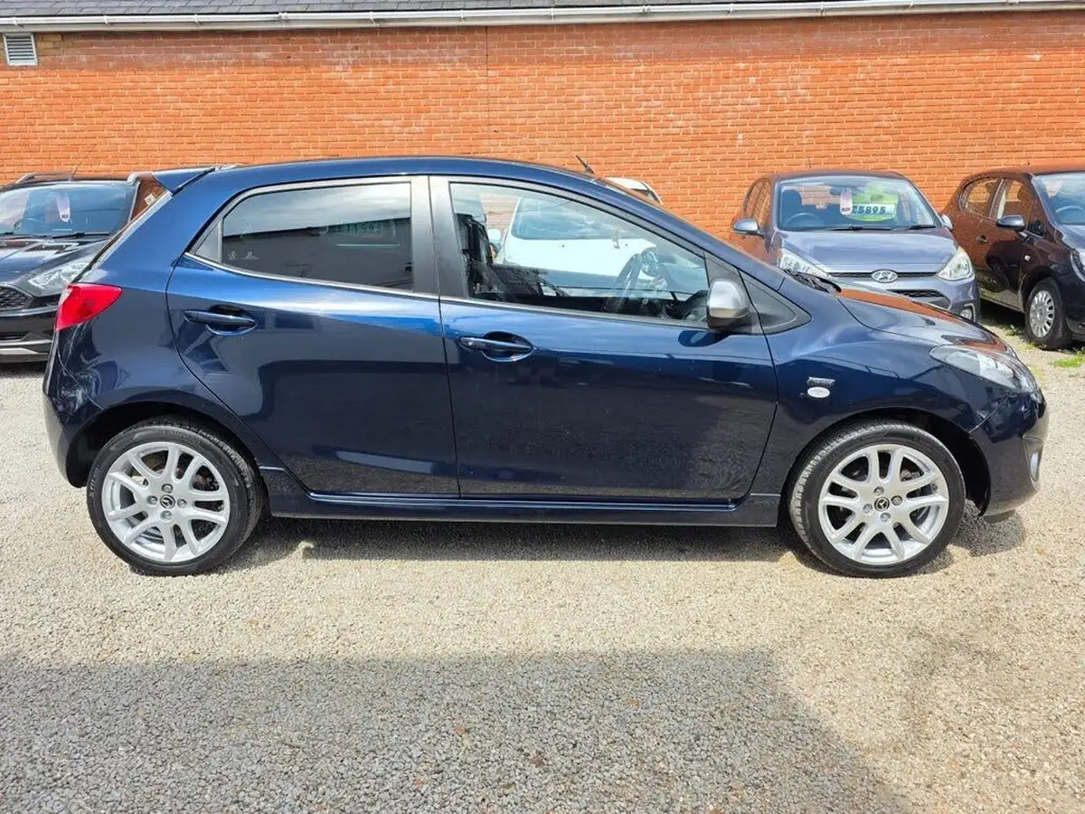 2014-mazda-mazda2-13-sport-venture-big-8