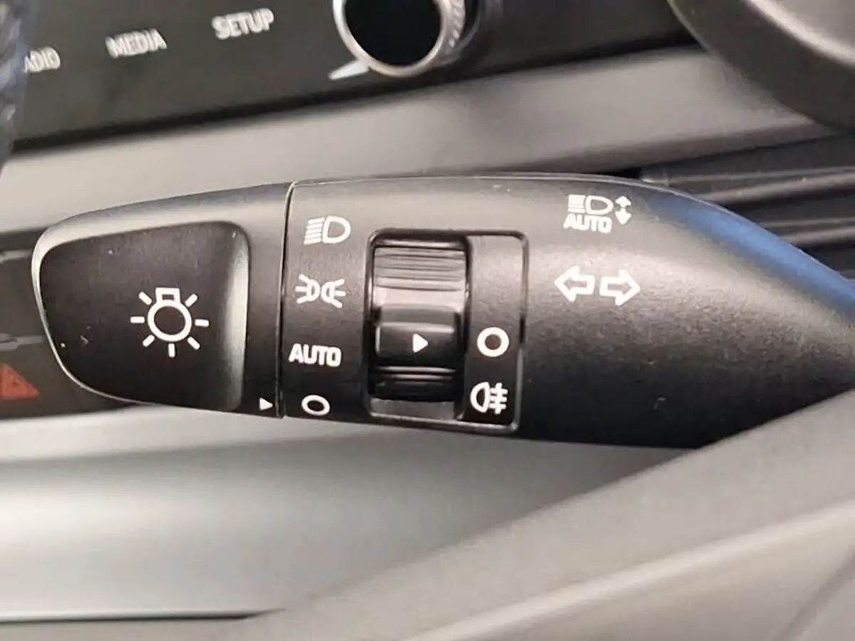 2025-hyundai-bayon-10-t-gdi-premium-100ps-two-tone-roof-big-17