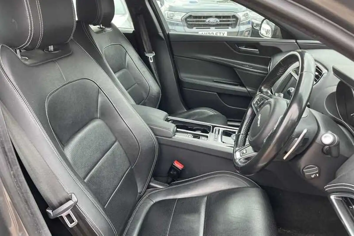 2018-jaguar-xe-20d-r-sport-180ps-1999cc-auto-big-3