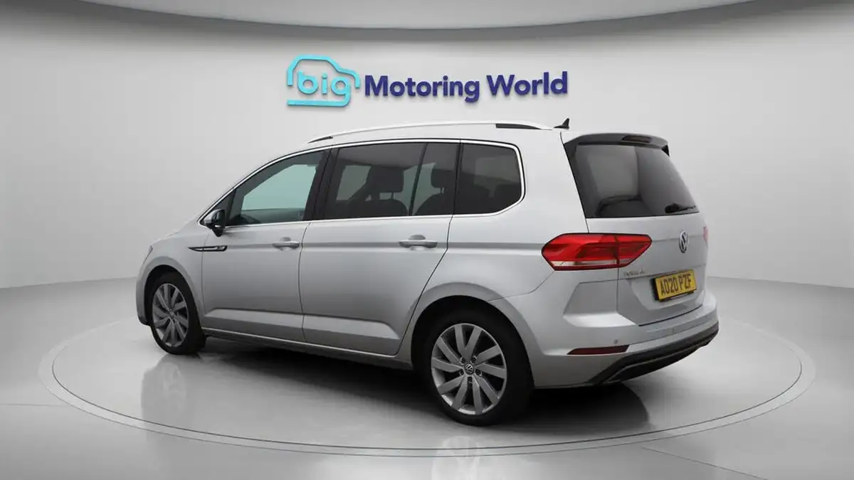 2020-volkswagen-touran-15-tsi-r-line-big-5