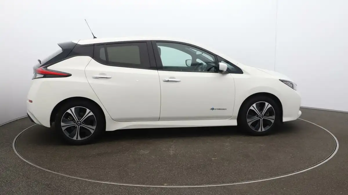 2020-nissan-leaf-e-tekna-big-8