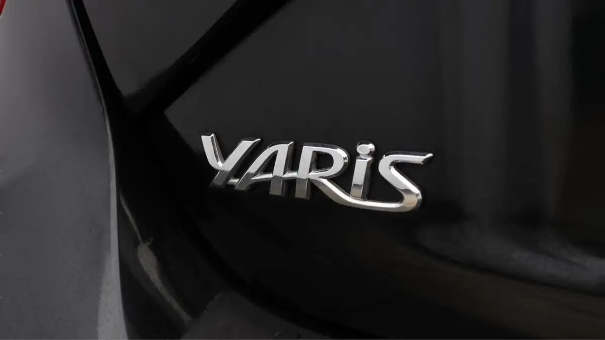 2020-toyota-yaris-15-vvt-i-icon-tech-98bhp-hybrid-1497cc-e-cvt-big-20