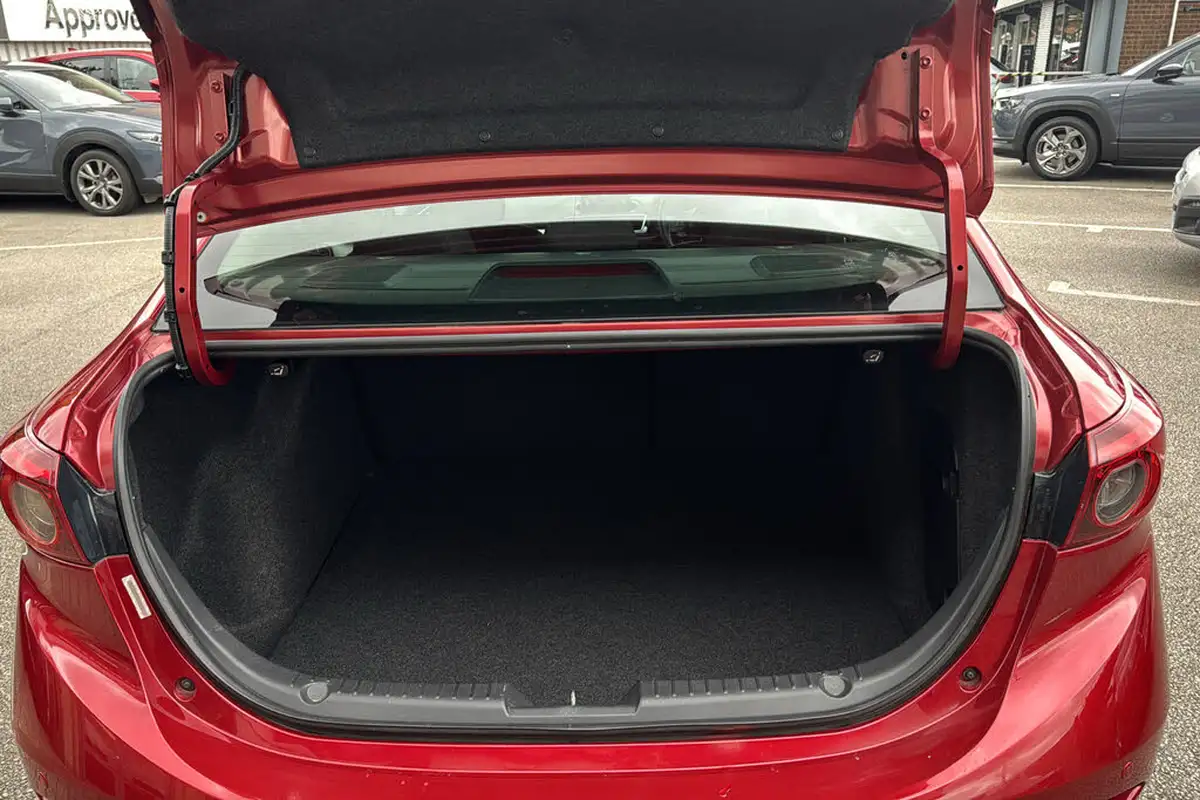 2015-mazda-mazda3-20-sport-nav-120ps-fastback-4d-auto-big-18
