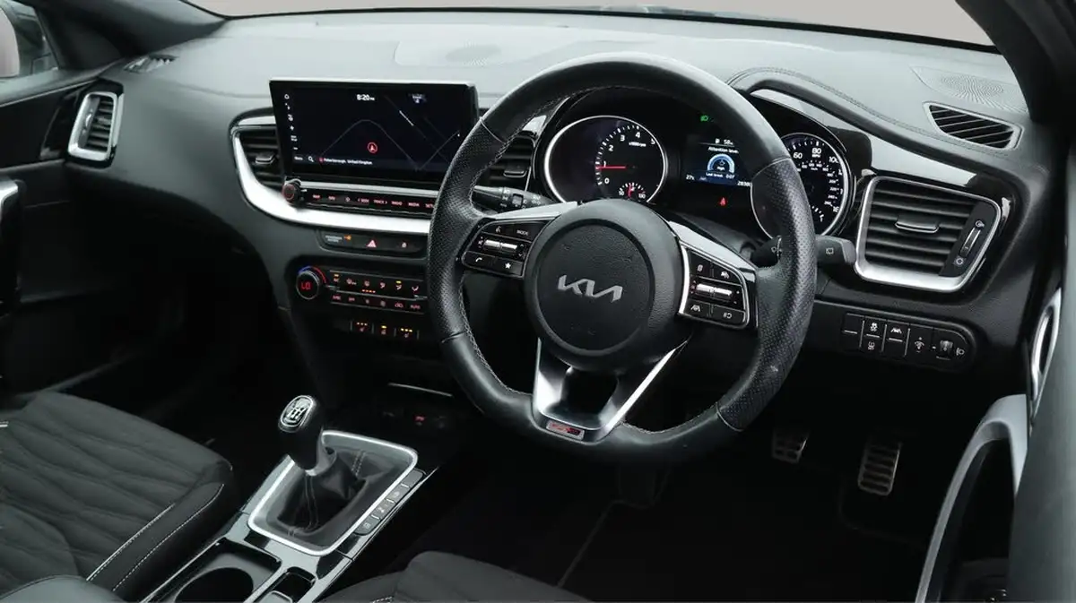 2022-kia-pro-ceed-15-t-gdi-gt-line-big-9