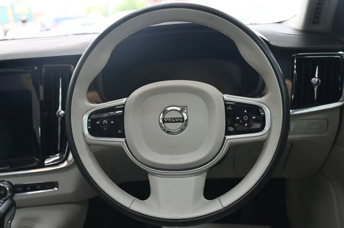 2018-volvo-s90-20td-d5-inscription-4x4-big-13
