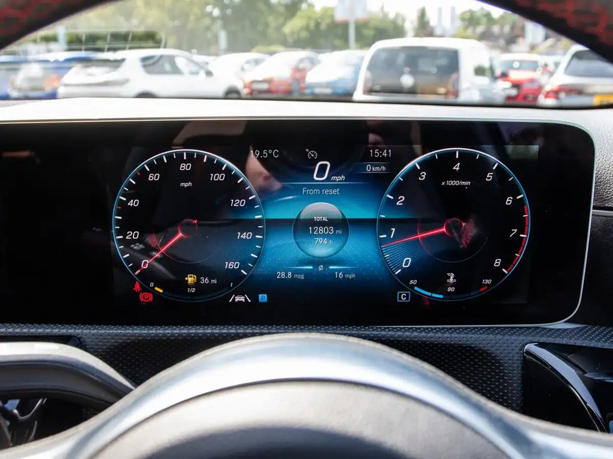 2019-mercedes-benz-a-class-13-a200-amg-line-premium-hatchback-5d-big-14