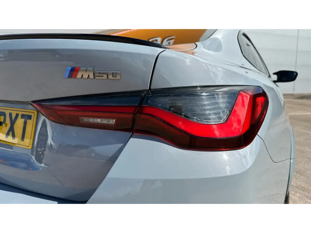 2023-bmw-i4-e-m50-big-21