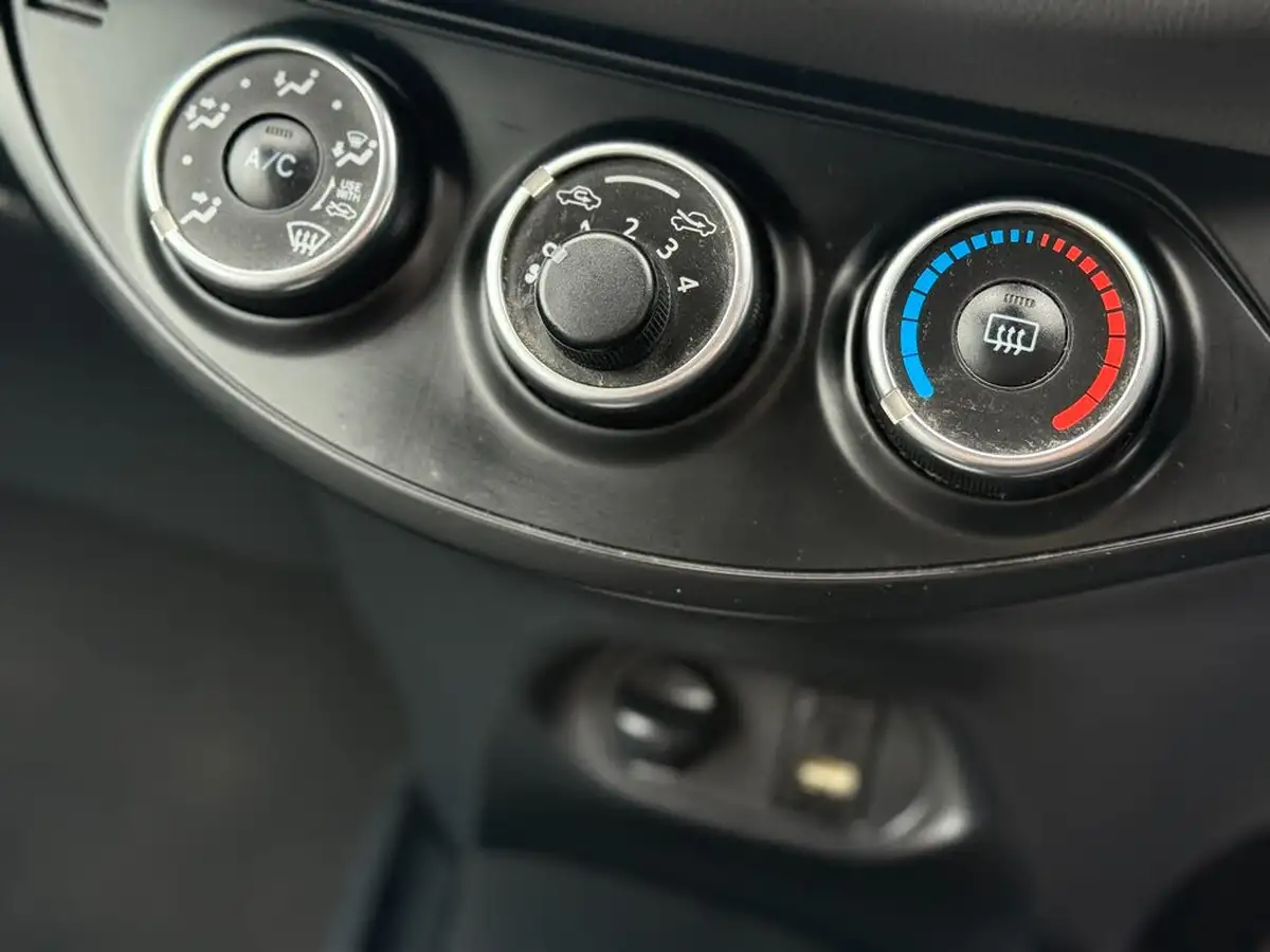 2018-toyota-yaris-15-vvt-i-icon-navi-big-26
