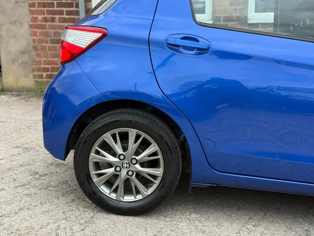 2018-toyota-yaris-15-vvt-i-icon-navi-big-50