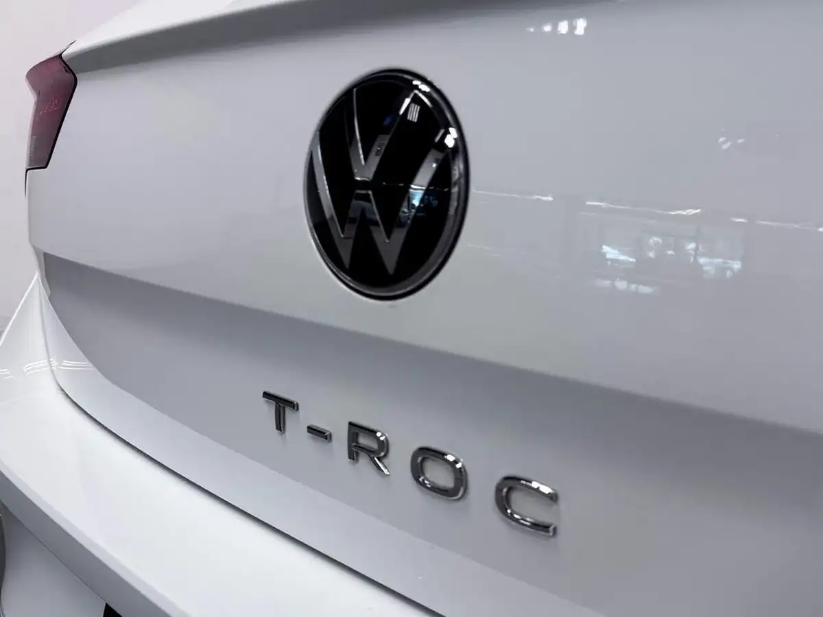 2024-volkswagen-t-roc-15-tsi-r-line-hatchback-5d-dsg-big-15
