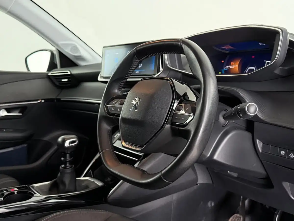 2020-peugeot-208-12-puretech-allure-100bhp-big-21