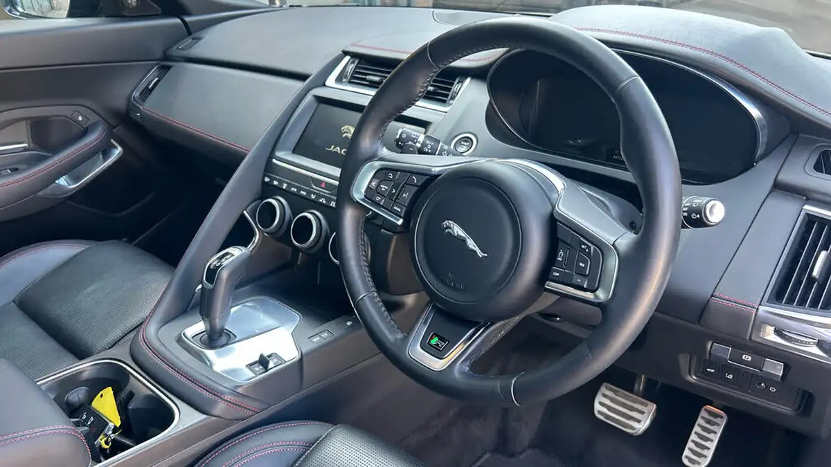 2019-jaguar-e-pace-20-i4d-chequered-flag-180ps-big-21