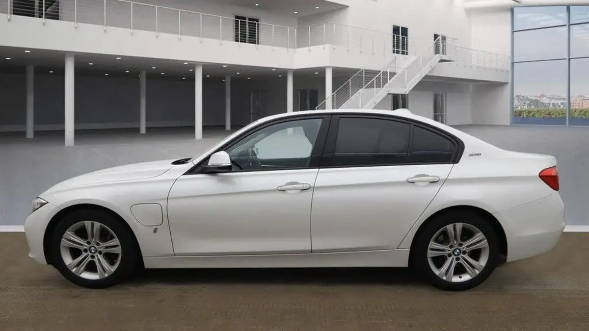 2016-bmw-3-series-20-330e-sport-268bhp-big-11
