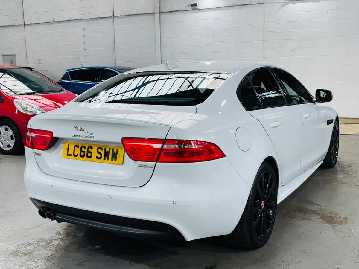 2017-jaguar-xe-20d-r-sport-180ps-1999cc-auto-big-4