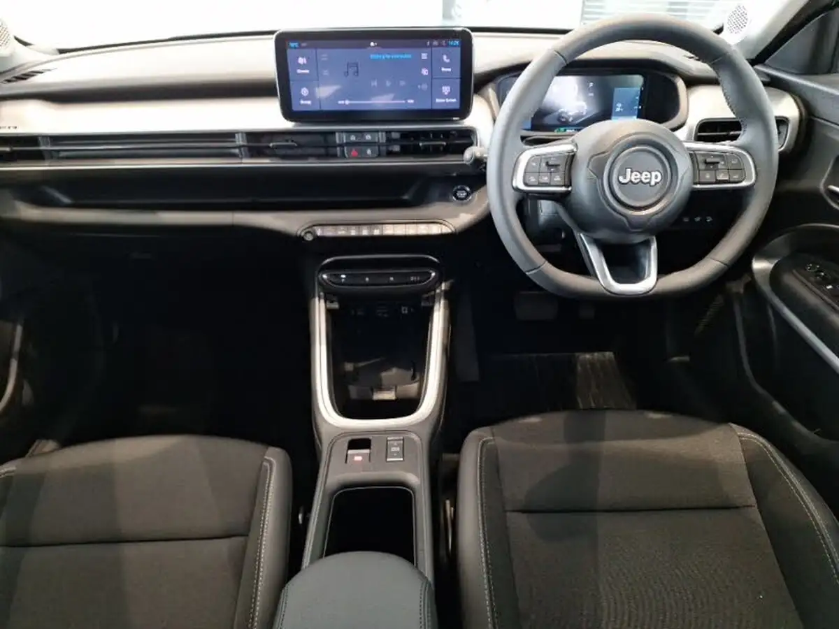 2024-jeep-avenger-e-summit-big-2