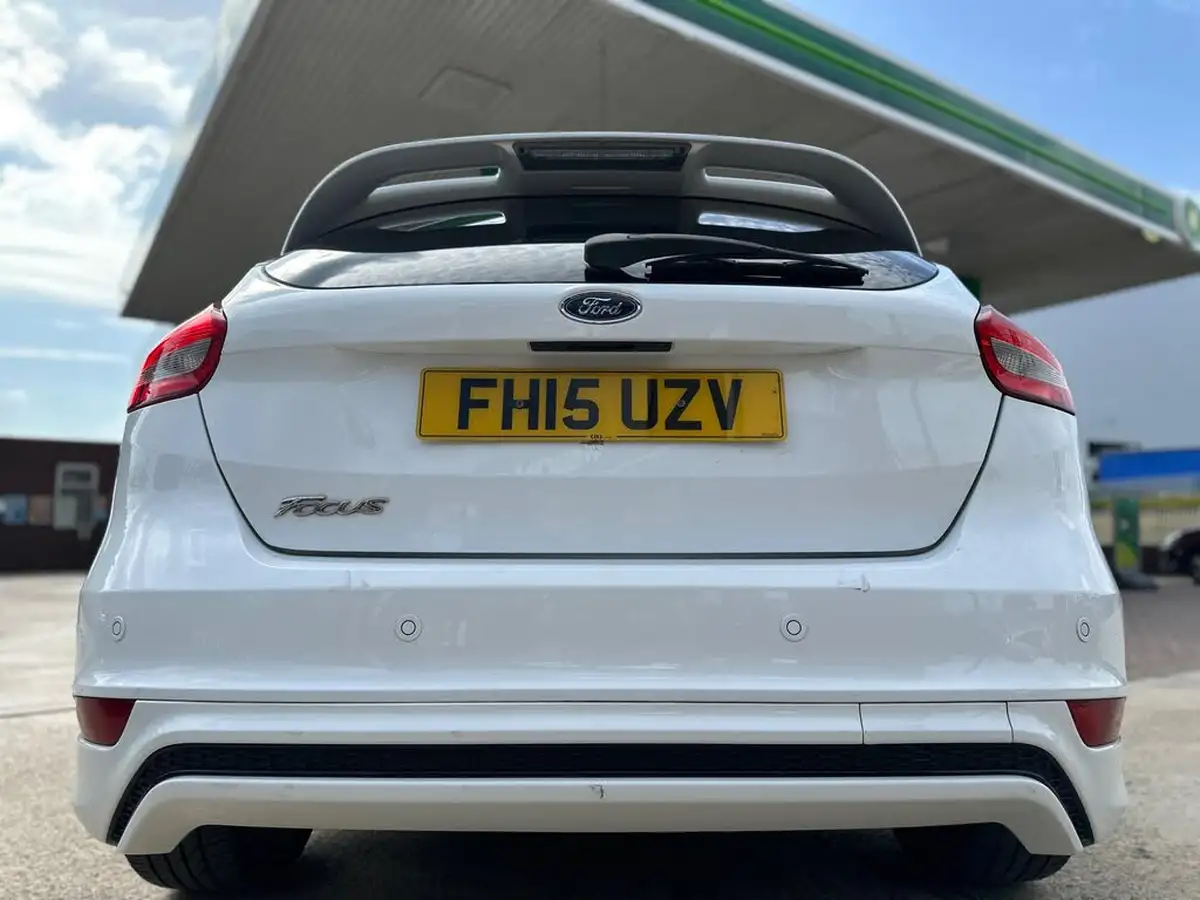 2015-ford-focus-15tdci-titanium-hatchback-big-8
