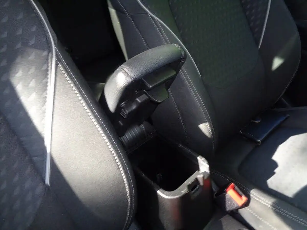 2018-ford-fiesta-10t-titanium-100ps-3d-big-23