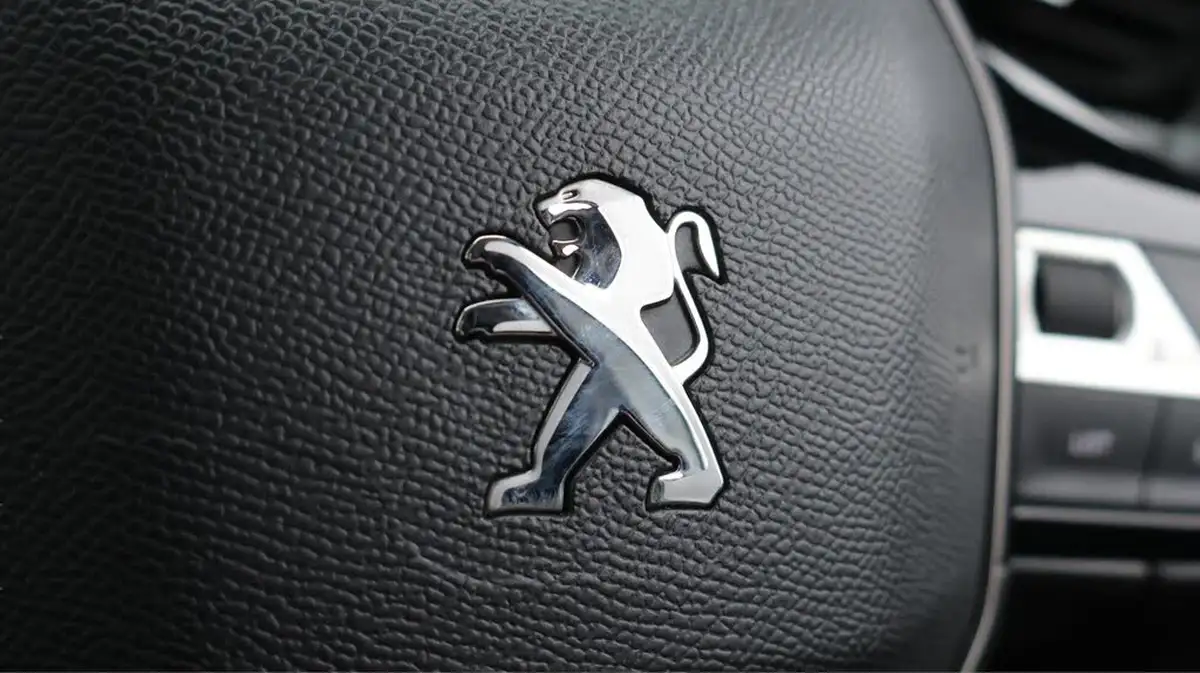 2020-peugeot-208-12-puretech-allure-premium-100bhp-big-23
