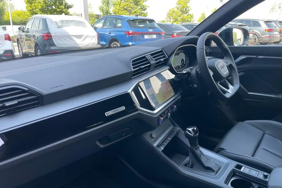 2025-audi-q3-15-35-tfsi-black-edition-station-wagon-s-tronic-big-26