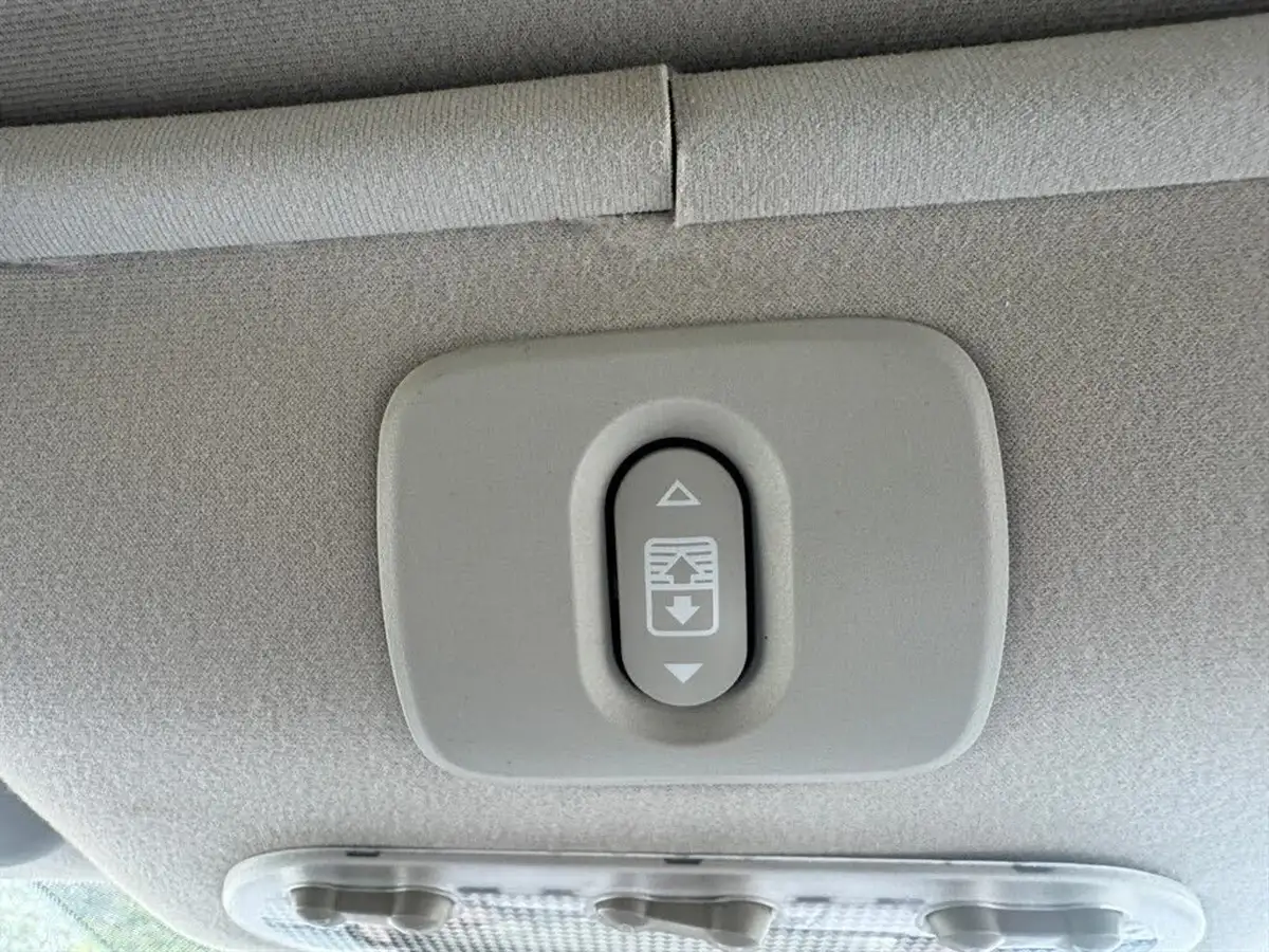 2011-nissan-qashqai-20td-n-tec-4wd-big-28