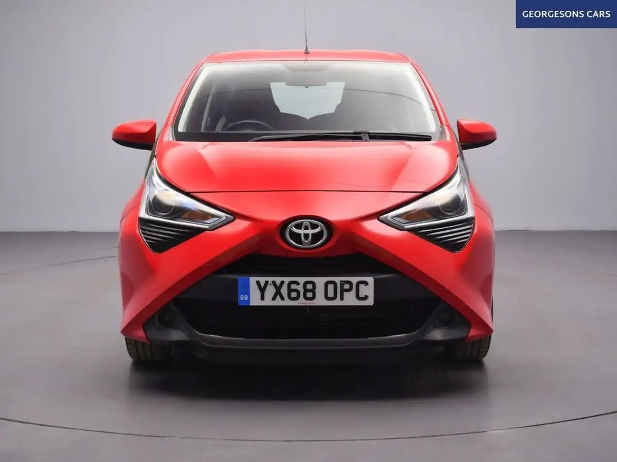 2018-toyota-aygo-10-vvt-i-x-play-71bhp-5d-big-3