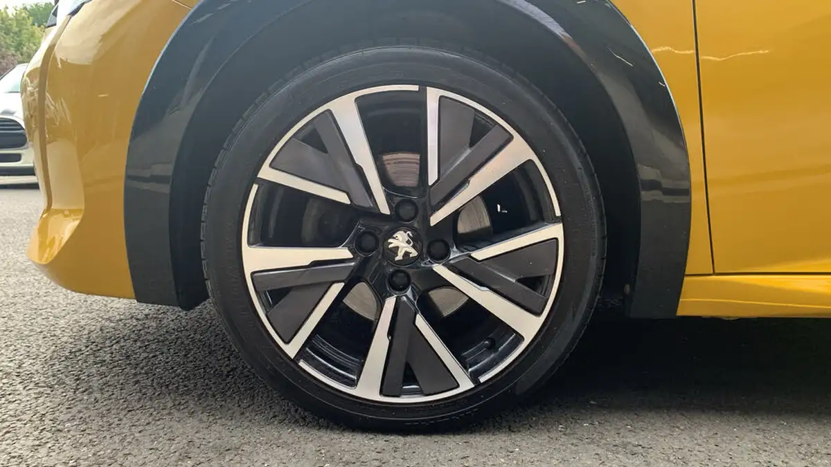 2020-peugeot-208-12-puretech-gt-line-130bhp-eat8-big-13