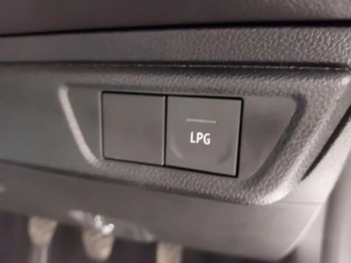 2023-dacia-sandero-stepway-10-tce-journey-100bhp-bi-fuel-big-11