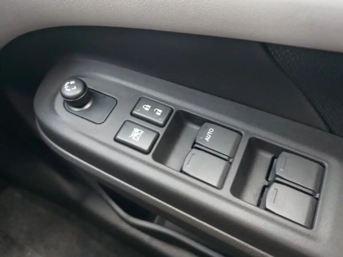2025-suzuki-swift-12-motion-big-14